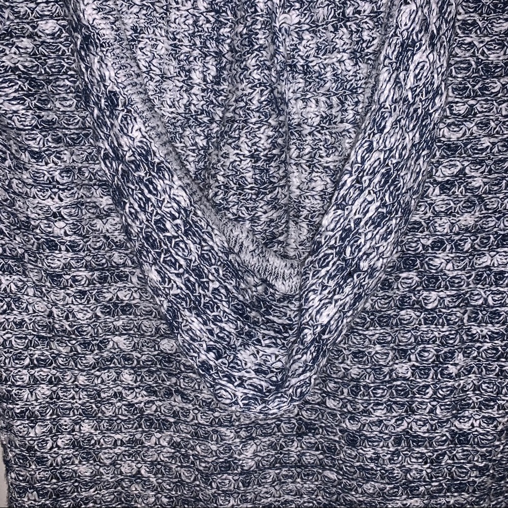 Macy’s sweater - Picture 3 of 4
